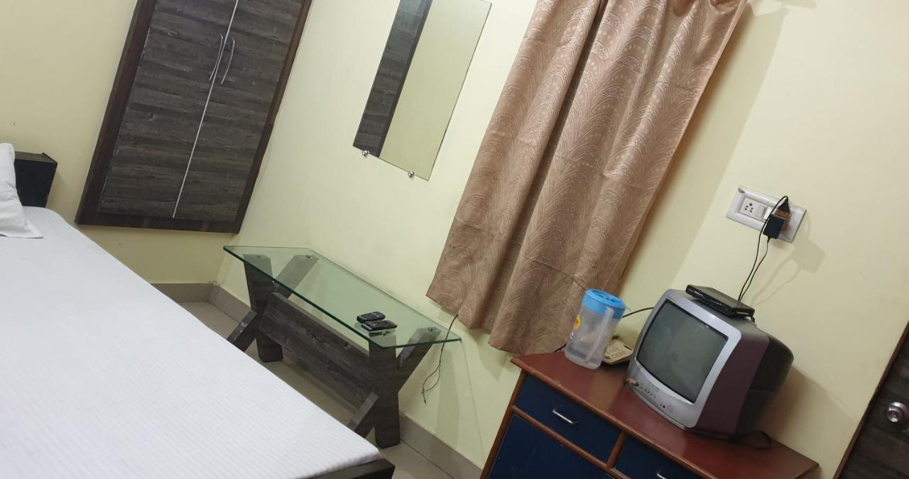 Hotel Tulsi Banda Exterior photo